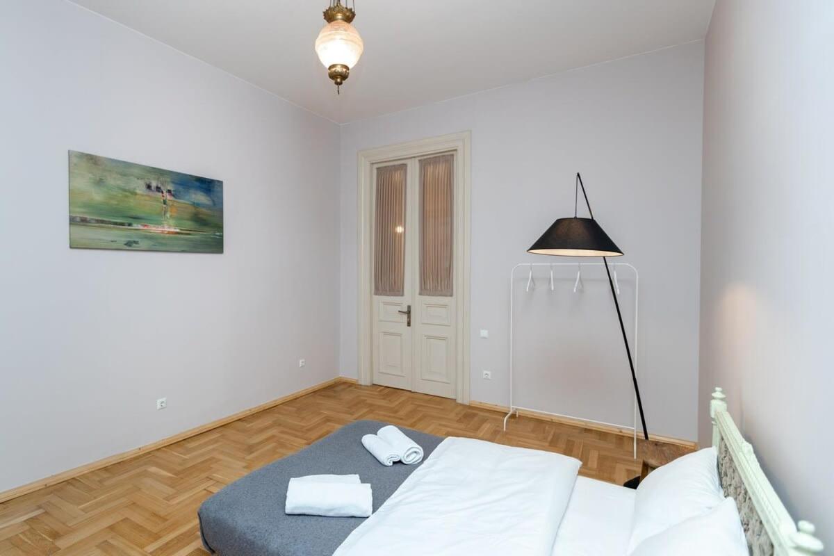Stylish 2Br Apt In The Heart Of Old Tbilisi Buitenkant foto