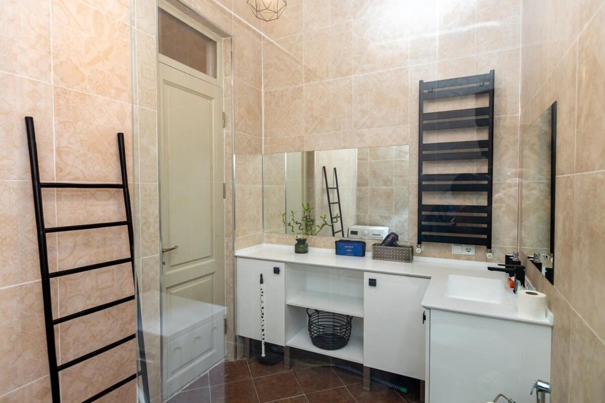 Stylish 2Br Apt In The Heart Of Old Tbilisi Buitenkant foto
