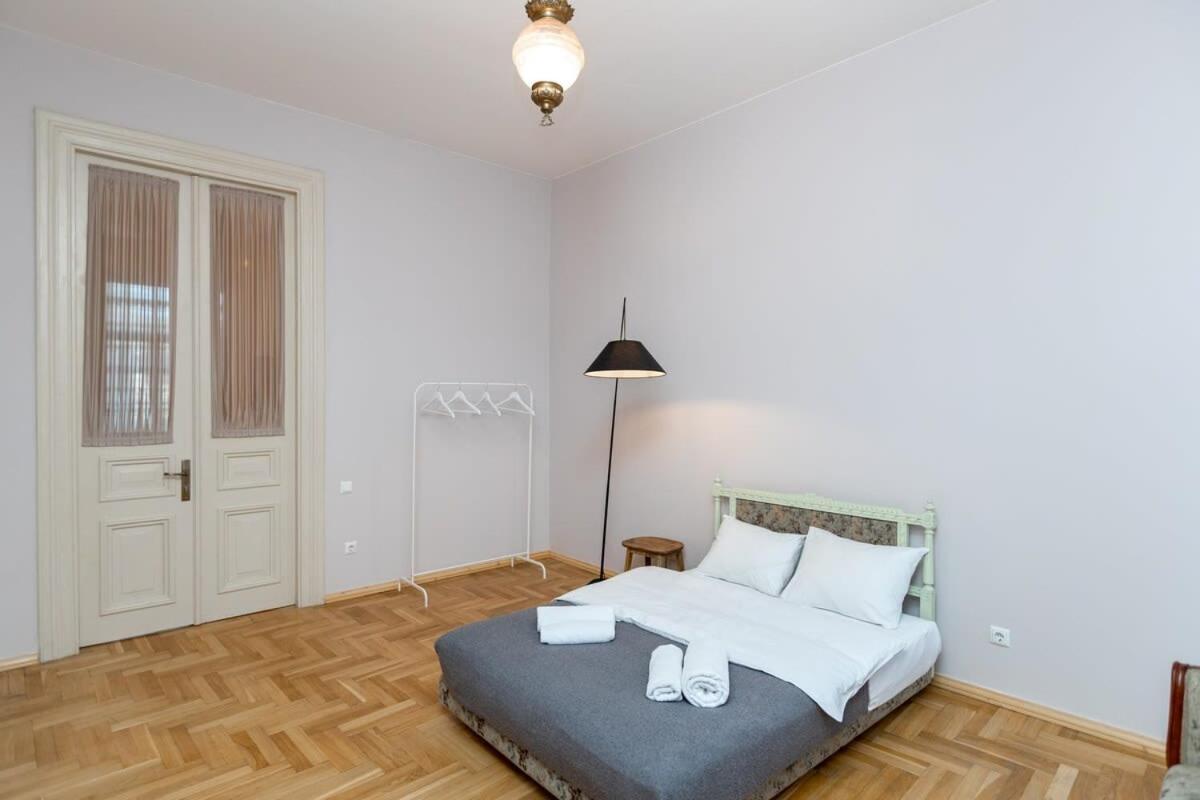 Stylish 2Br Apt In The Heart Of Old Tbilisi Buitenkant foto